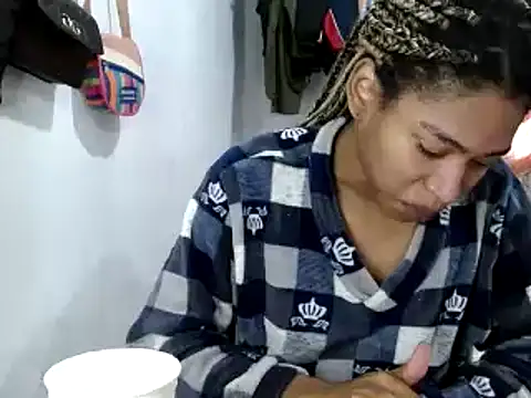 miriam775 online show from February 25, 2025, 12:55 pm