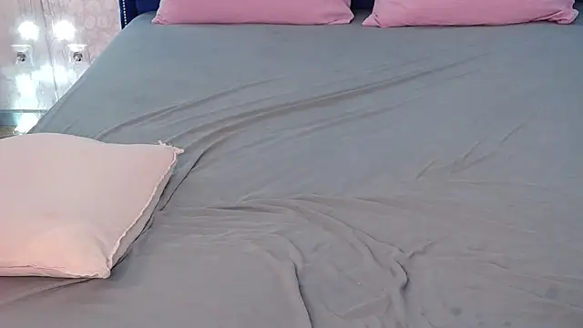 Snapshot of Evapeach_ chatting on December 7, 2024, 12:52 am Evapeach online show from December 7, 2024, 12:52 am