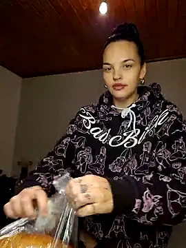 Snapshot of Jujuicy_97 chatting on December 10, 2024, 5:07 am Jujuicy 97 online show from December 10, 2024, 5:07 am