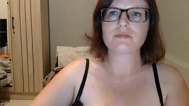 Snapshot of CrimsonMistress chatting on October 15, 2025, 11:27 pm CrimsonMistress online show from October 15, 2025, 11:27 pm