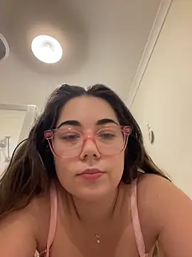 brooklynivy online show from April 14, 2026, 3:51 pm