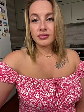 Snapshot of Cute_Hot_Alice chatting on June 21, 2026, 7:27 pm Cute Hot Alice online show from June 21, 2026, 7:27 pm