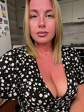 Snapshot of Cute_Hot_Alice chatting on June 22, 2026, 8:17 pm Cute Hot Alice online show from June 22, 2026, 8:17 pm