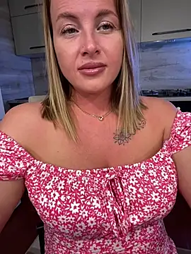Snapshot of Cute_Hot_Alice chatting on June 24, 2026, 8:19 pm Cute Hot Alice online show from June 24, 2026, 8:19 pm