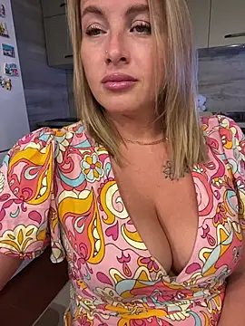 Snapshot of Cute_Hot_Alice chatting on June 28, 2026, 8:15 pm Cute Hot Alice online show from June 28, 2026, 8:15 pm