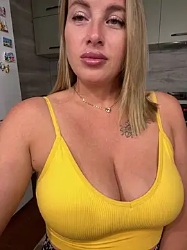 Snapshot of Cute_Hot_Alice chatting on July 1, 2026, 9:25 pm Cute Hot Alice online show from July 1, 2026, 9:25 pm
