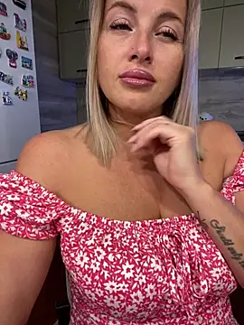 Snapshot of Cute_Hot_Alice chatting on July 5, 2026, 7:21 pm Cute Hot Alice online show from July 5, 2026, 7:21 pm