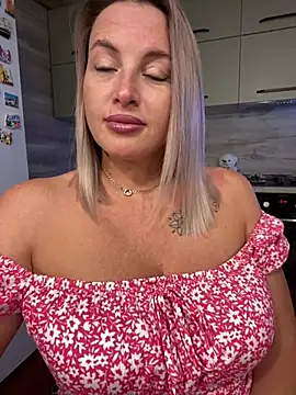 Snapshot of Cute_Hot_Alice chatting on July 6, 2026, 9:17 pm Cute Hot Alice online show from July 6, 2026, 9:17 pm
