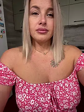 Snapshot of Cute_Hot_Alice chatting on July 11, 2026, 10:11 pm Cute Hot Alice online show from July 11, 2026, 10:11 pm