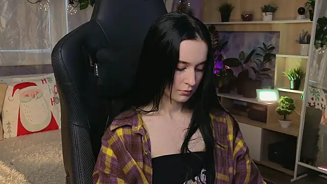 KiraLiLime online show from February 14, 2025, 12:47 pm