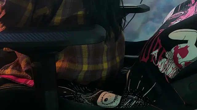 KiraLiLime online show from March 4, 2025, 4:09 pm