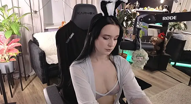 KiraLiLime online show from April 4, 2026, 7:22 pm