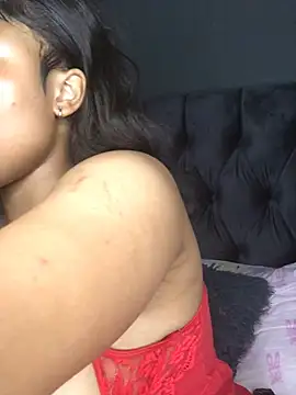 Snapshot of Anaelle24 chatting on February 6, 2025, 2:37 pm Anaelle24 online show from February 6, 2025, 2:37 pm