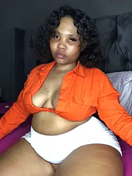 Snapshot of Anaelle24 chatting on February 11, 2025, 6:11 pm Anaelle24 online show from February 11, 2025, 6:11 pm