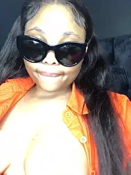 Snapshot of Anaelle24 chatting on February 13, 2025, 5:22 pm Anaelle24 online show from February 13, 2025, 5:22 pm