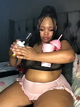 Snapshot of Anaelle24 chatting on March 6, 2025, 5:00 pm Anaelle24 online show from March 6, 2025, 5:00 pm