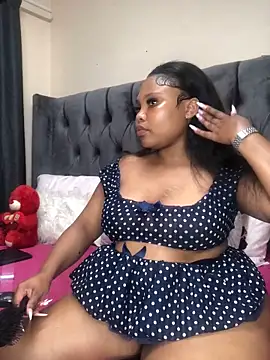 Snapshot of Anaelle24 chatting on October 17, 2025, 8:28 am Anaelle24 online show from October 17, 2025, 8:28 am