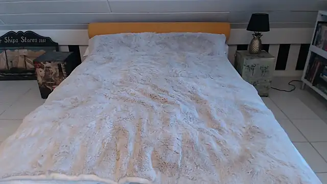 Snapshot of Greyhound70 chatting on September 14, 2025, 9:08 am Greyhound70 online show from September 14, 2025, 9:08 am