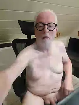 Snapshot of Greyhound70 chatting on October 1, 2025, 11:00 pm Greyhound70 online show from October 1, 2025, 11:00 pm