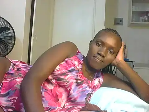 Snapshot of Slimthick900 chatting on January 22, 2025, 7:56 pm Slimthick900 online show from January 22, 2025, 7:56 pm