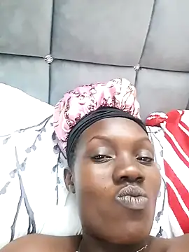 Snapshot of Slimthick900 chatting on February 22, 2025, 6:52 pm Slimthick900 online show from February 22, 2025, 6:52 pm