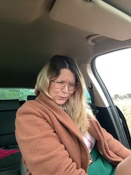 EmyLana online show from March 6, 2026, 7:38 am