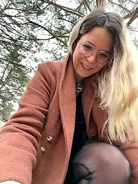 EmyLana online show from March 7, 2026, 7:38 am