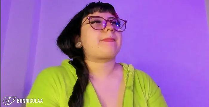 larissa01  online show from March 31, 2026, 10:10 pm