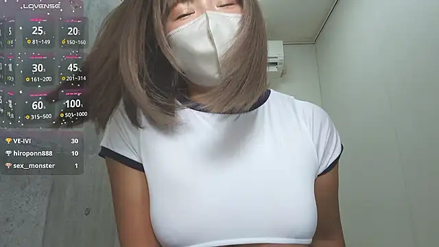 Snapshot of sara__xx__love chatting on October 19, 2025, 1:34 pm sara xx love online show from October 19, 2025, 1:34 pm