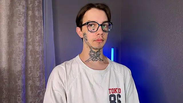 Snapshot of anahori__simon chatting on January 22, 2025, 6:10 am anahori simon online show from January 22, 2025, 6:10 am