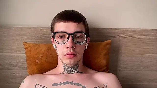 Snapshot of anahori__simon chatting on February 27, 2026, 1:05 am anahori simon online show from February 27, 2026, 1:05 am