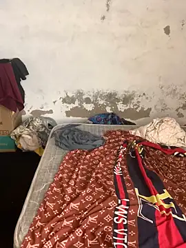 Snapshot of bad-boy-2002 chatting on January 29, 2025, 2:00 pm bad-boy-2002 online show from January 29, 2025, 2:00 pm