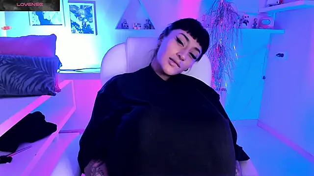 Snapshot of Valkiria_ponce chatting on October 11, 2025, 5:28 am Valkiria ponce online show from October 11, 2025, 5:28 am