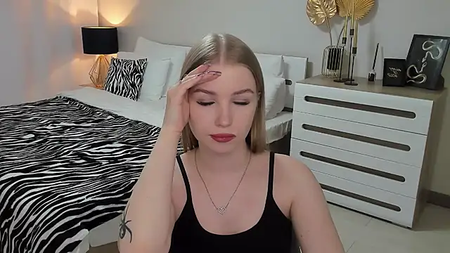 shy  lady online show from March 18, 2025, 3:31 am