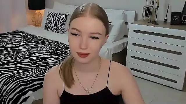 shy  lady online show from March 19, 2025, 9:58 pm