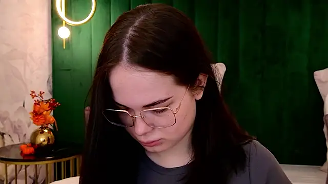 DeniseReese online show from October 8, 2025, 2:42 am