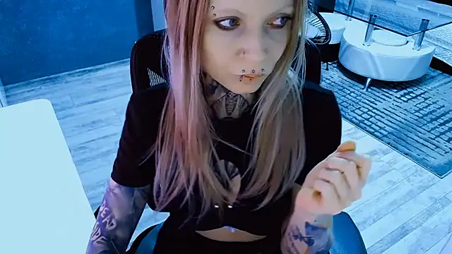 Snapshot of InesGold chatting on April 10, 2026, 3:28 pm InesGold online show from April 10, 2026, 3:28 pm