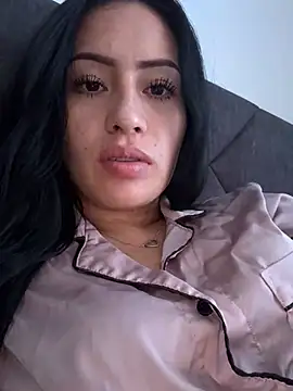 Sara luna  online show from December 17, 2024, 1:27 pm