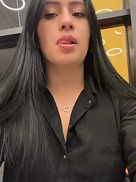 Snapshot of Sara_luna_ chatting on July 16, 2026, 12:05 am Sara luna online show from July 16, 2026, 12:05 am