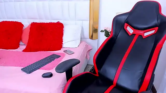 Snapshot of MadelineJackson chatting on January 9, 2025, 4:30 am MadelineJackson online show from January 9, 2025, 4:30 am