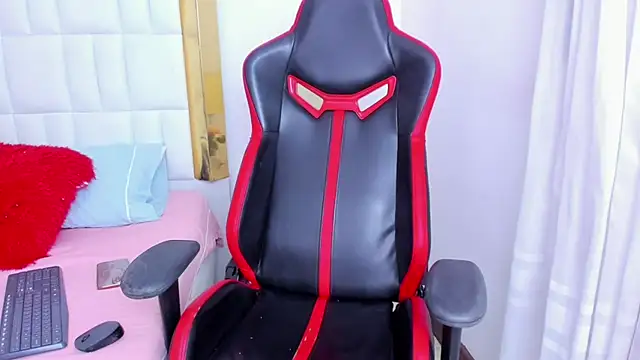 Snapshot of MadelineJackson chatting on February 16, 2025, 5:37 am MadelineJackson online show from February 16, 2025, 5:37 am