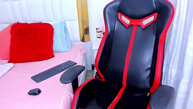 Snapshot of MadelineJackson chatting on March 5, 2025, 11:49 pm MadelineJackson online show from March 5, 2025, 11:49 pm