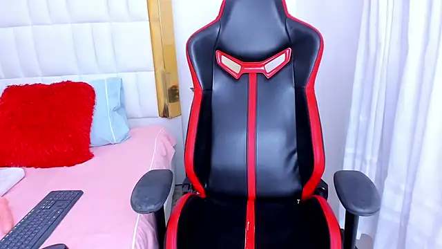 Snapshot of MadelineJackson chatting on March 8, 2025, 3:17 am MadelineJackson online show from March 8, 2025, 3:17 am