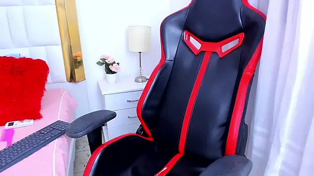 Snapshot of MadelineJackson chatting on March 15, 2025, 4:35 am MadelineJackson online show from March 15, 2025, 4:35 am