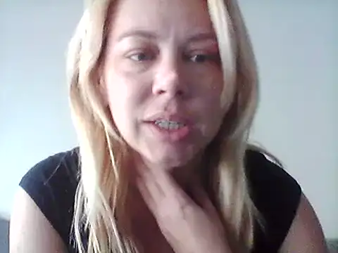 Snapshot of burrkitty chatting on December 9, 2024, 8:44 pm burrkitty online show from December 9, 2024, 8:44 pm