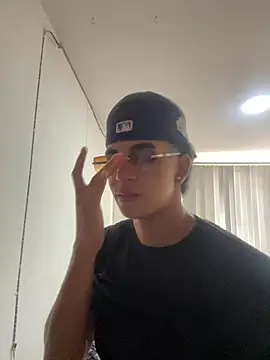 JoanG10 online show from April 17, 2026, 4:43 pm