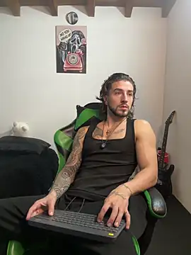 Snapshot of Valentino_Xander chatting on January 19, 2026, 3:43 am Valentino Xander online show from January 19, 2026, 3:43 am