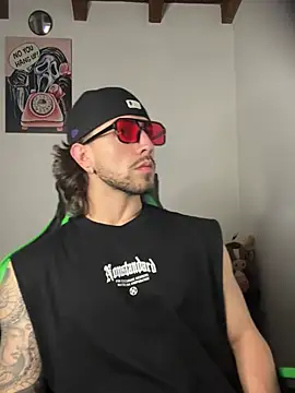 Snapshot of Valentino_Xander chatting on February 1, 2026, 3:38 am Valentino Xander online show from February 1, 2026, 3:38 am