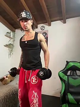 Snapshot of Valentino_Xander chatting on February 5, 2026, 4:28 am Valentino Xander online show from February 5, 2026, 4:28 am