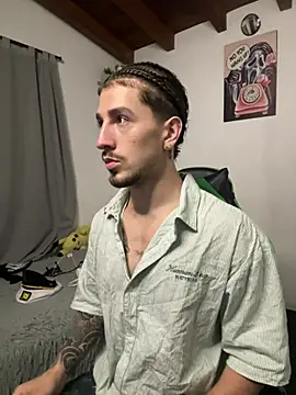 Snapshot of Valentino_Xander chatting on February 25, 2026, 5:06 am Valentino Xander online show from February 25, 2026, 5:06 am